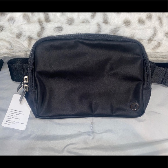 NWT LULULEMON EVERYWHERE BELT BAG - Picture 13 of 17